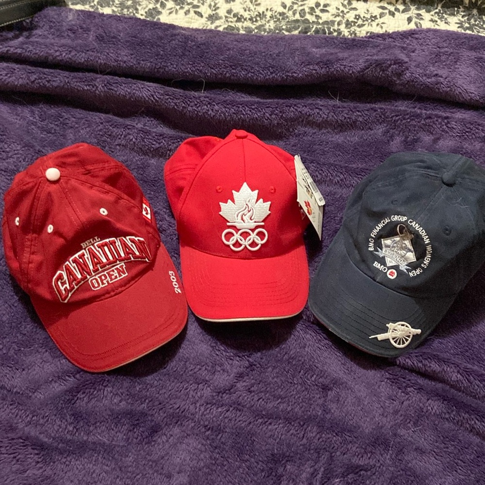 Womenโs Golf/Baseball Hats Bundle of 3